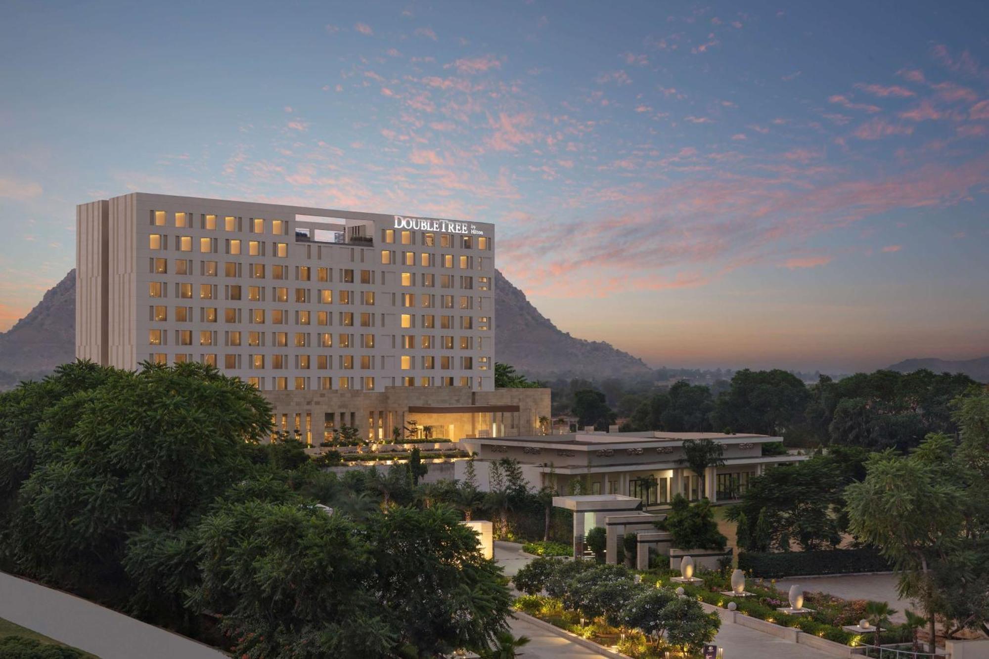 Doubletree By Hilton Jaipur Amer Ngoại thất bức ảnh